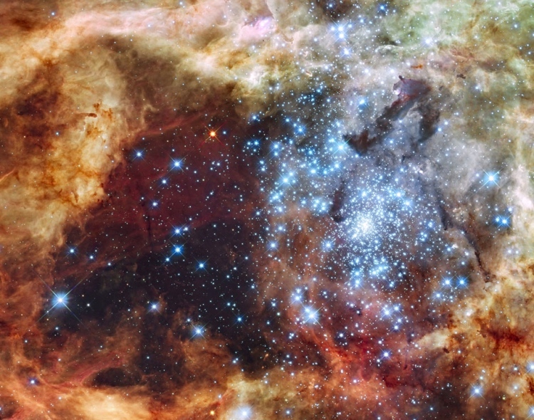 Star Cluster R136 Bursts Out 
